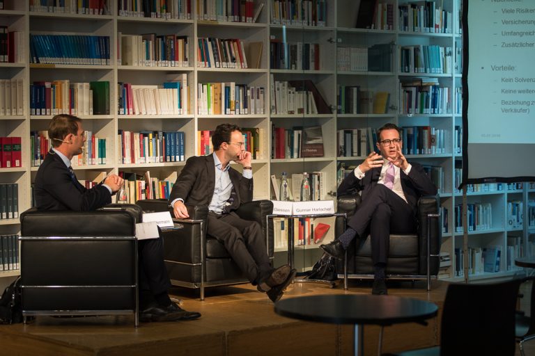 Gerald Herrmann (P+P), Dr. Philipp Giessen (Marsh GmbH) and Gunnar Harlacher (AIG) discuss the advantages and disadvantages of W&I insurance.