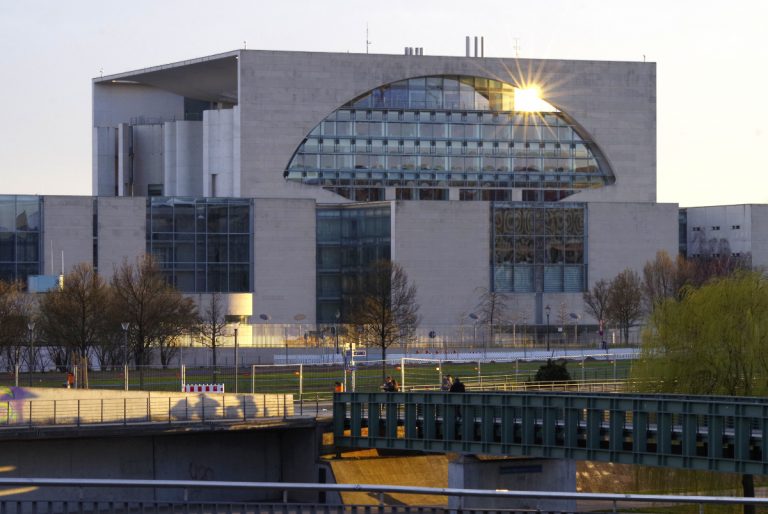 With a comprehensive economic stimulus package, the German government wants to help the German economy, which was hit by the Corona crisis, back on its feet.