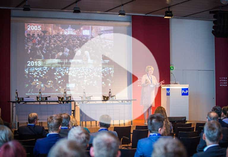 Autorin Yvonne Hofstetter informiert über Chancen und Risiken Künstlicher Intelligenz.