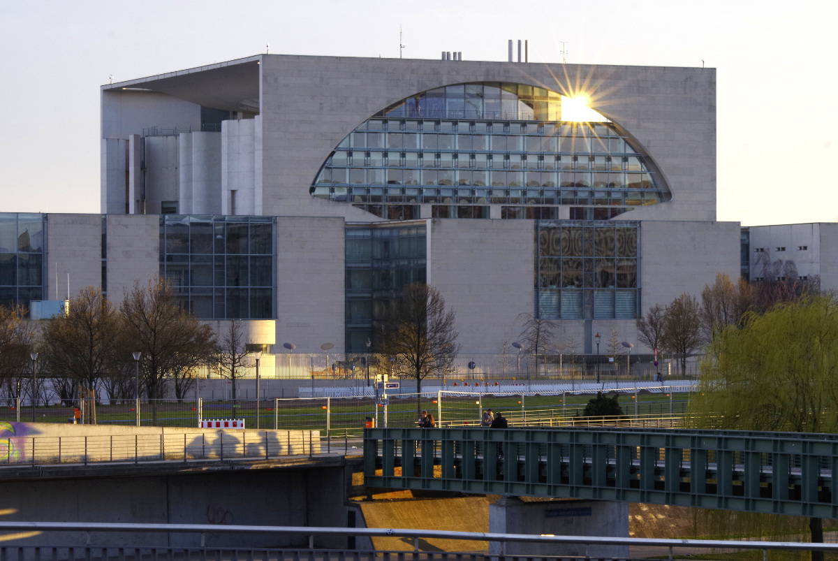 With a comprehensive economic stimulus package, the German government wants to help the German economy, which was hit by the Corona crisis, back on its feet.